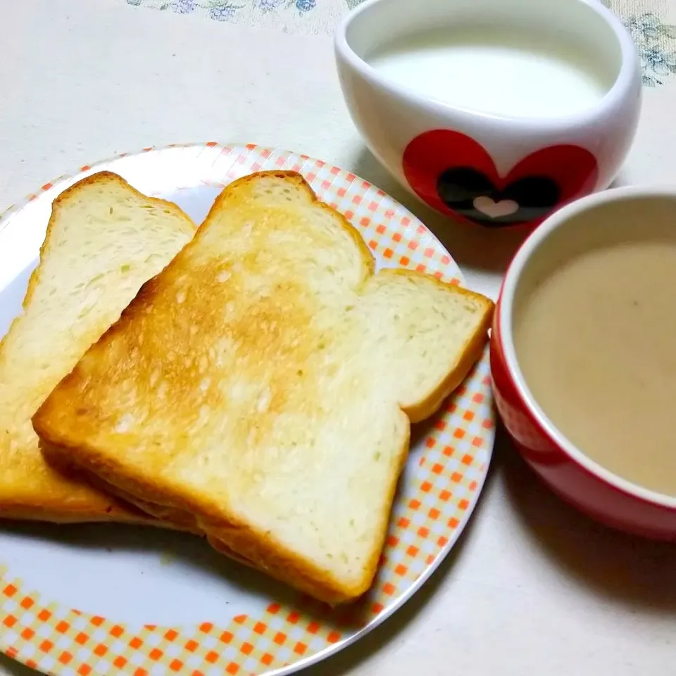 寒いので温めるだけ簡単🍞トースト、ホットミルク、マッシュルームスープ|うたかた。さん