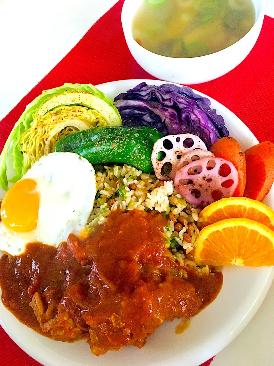 カレー生活140日目😋薬膳スパイスチキンカレー🍛納豆レタスチャーハン、たっぷり温野菜😋薬膳チキンスープ付き^_^👍❤️身体ポカポカ笑笑❤️|HAMI69さん