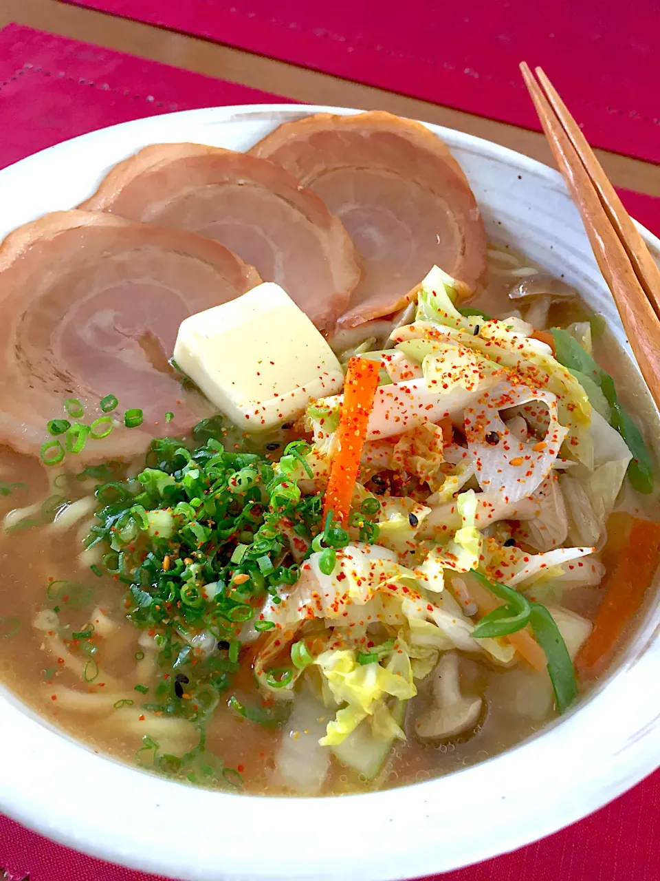 マルちゃん正麺で味噌バターラーメン🍀|おかちさん