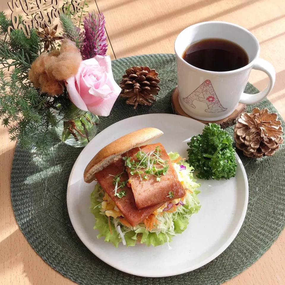 Snapdishの料理写真:12/21❤︎焼肉ダレスパム&半熟たまごベーグルサンド🥯|Makinsさん