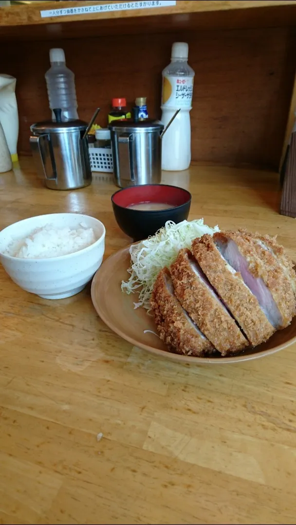 愛知県名古屋市天白区塩釜口「洋食工房パセリ」のロースとんかつ定食Ｌ|タカシさん