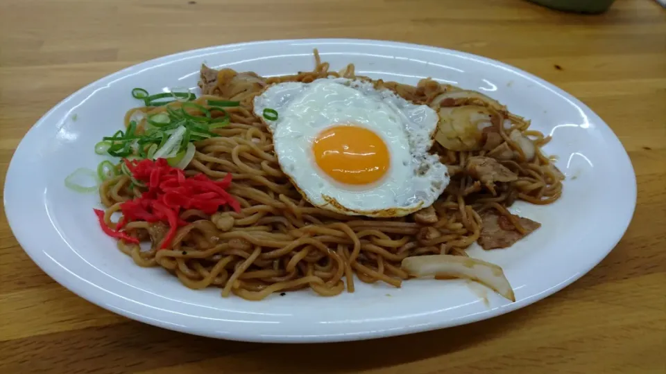 愛知県名古屋市中区丸の内「丸の内やきそば商会の元祖 石巻焼きそば|タカシさん