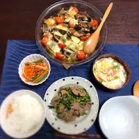 牛肉とキャベツ炒め物
お豆腐カニ卵餡掛け
おこげ入りご飯で頂きます！|ニコちゃんさん