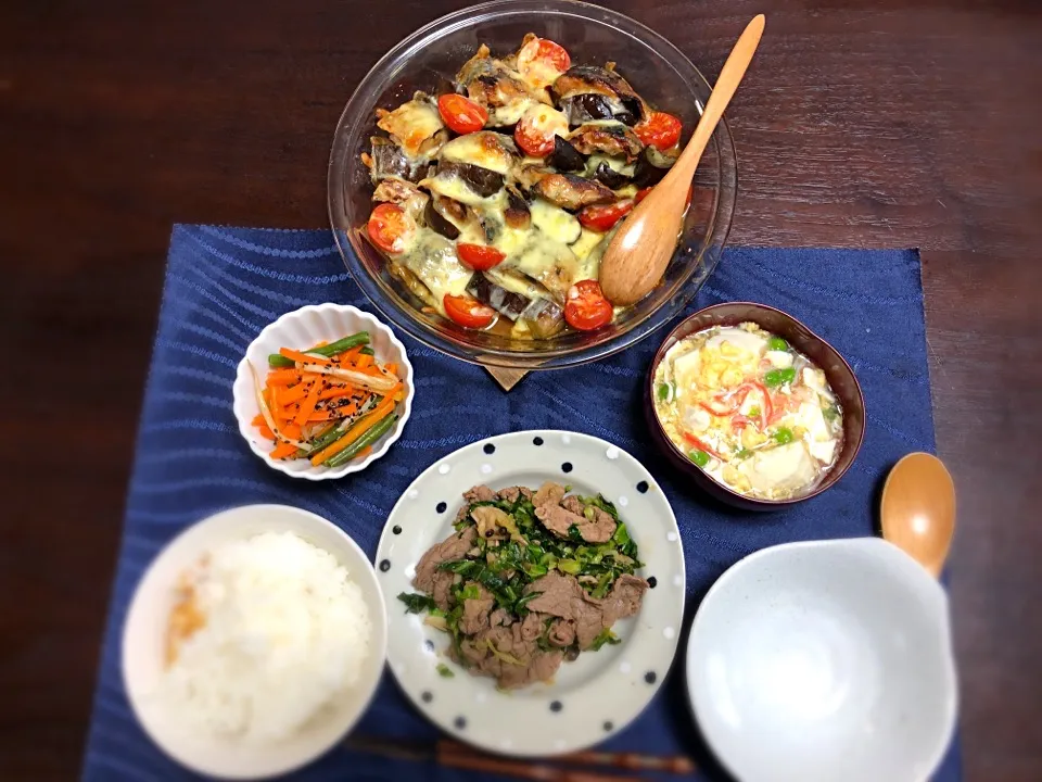 牛肉とキャベツ炒め物
お豆腐カニ卵餡掛け
おこげ入りご飯で頂きます！|ニコちゃんさん