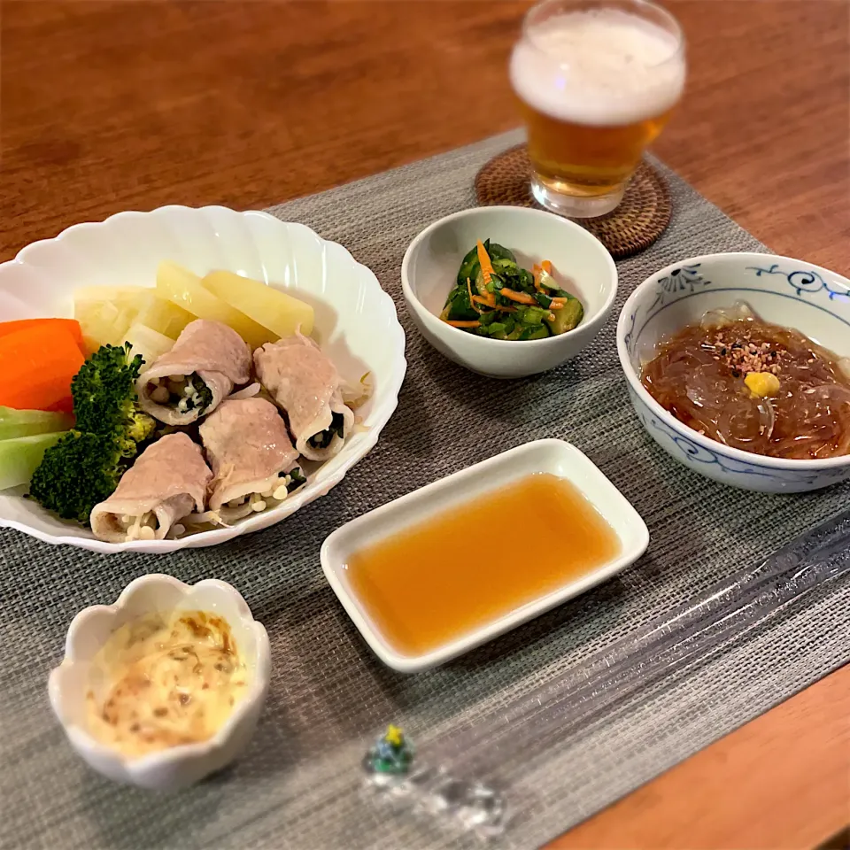 Snapdishの料理写真:えのきと大葉の肉巻き
温野菜
ところてん
きゅうりとにら、にんじんのラー油漬け|𓇼 Ⓢ Ⓗ Ⓘ Ⓝ Ⓞ Ⓑ Ⓤ 𓇼さん