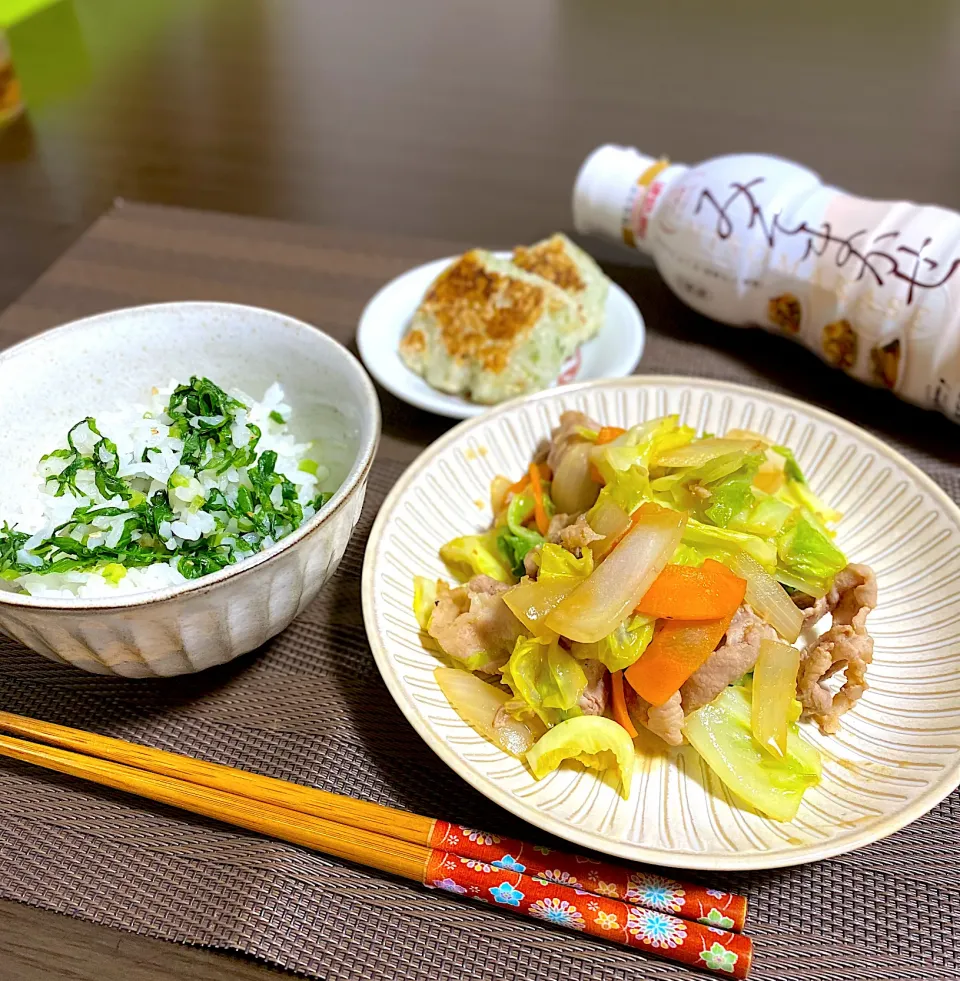 肉野菜炒め　桜海老入り大根もち　かぶの葉ご飯|ちぐあささん