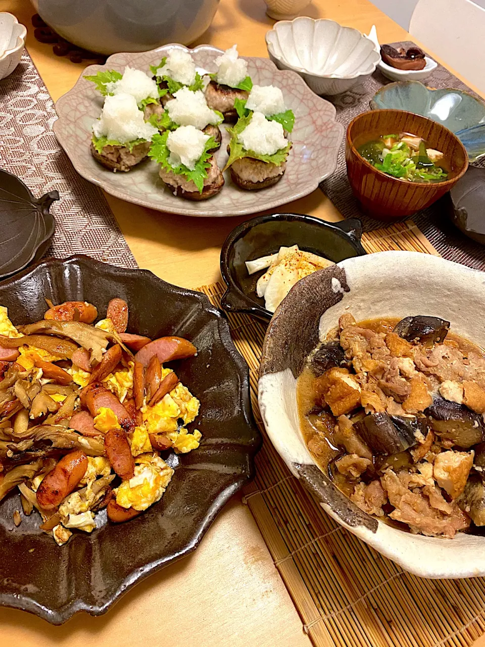 椎茸の肉詰め　ナスと厚揚げの味噌炒め　舞茸とウインナーと卵いため|エトフさん