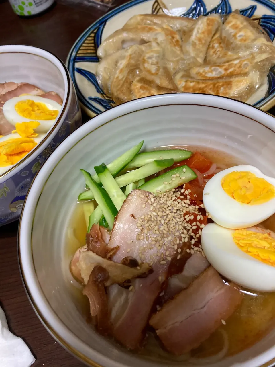 12月21日晩ご飯。そろそろ冷凍庫お掃除開始。冷麺と餃子🥟|あやさん