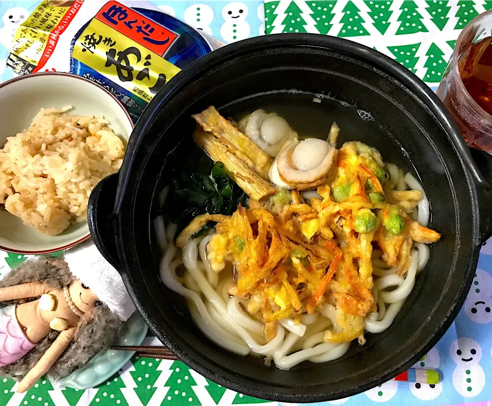 Snapdishの料理写真:かき揚げゴボ天うどん&鶏めしセット🎶|noeさん