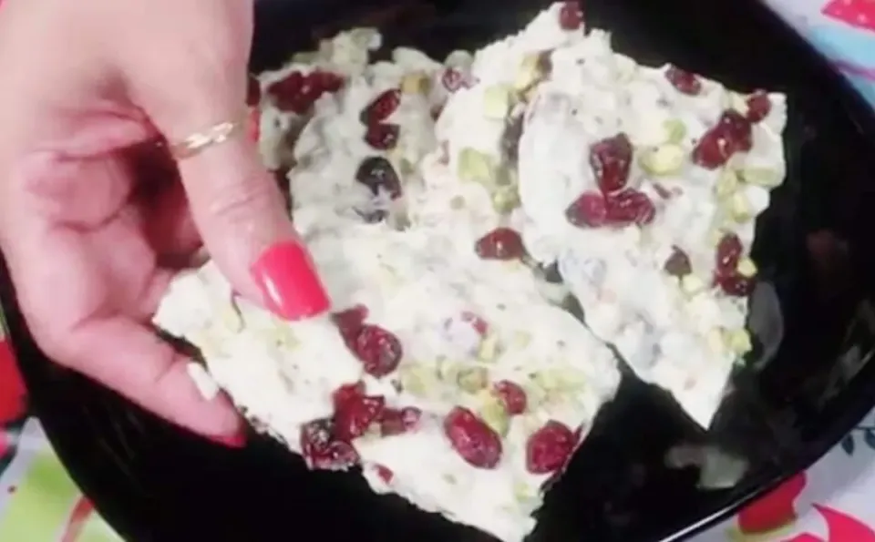 White Chocolate Bark|Dine With Nusratさん