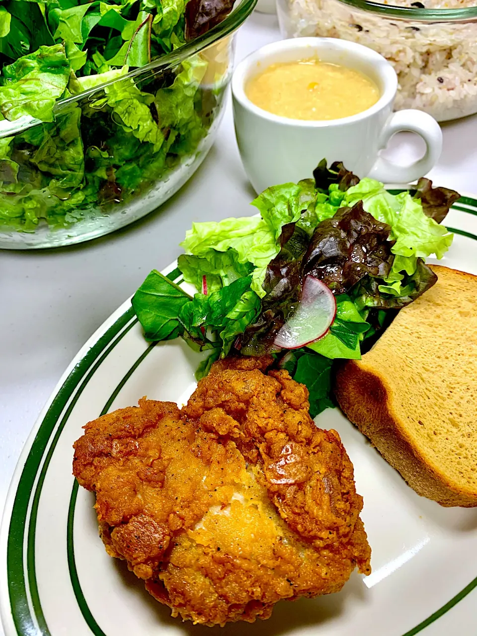 Snapdishの料理写真:Fried Chicken and Sweet Corn Chowder|gonbenさん