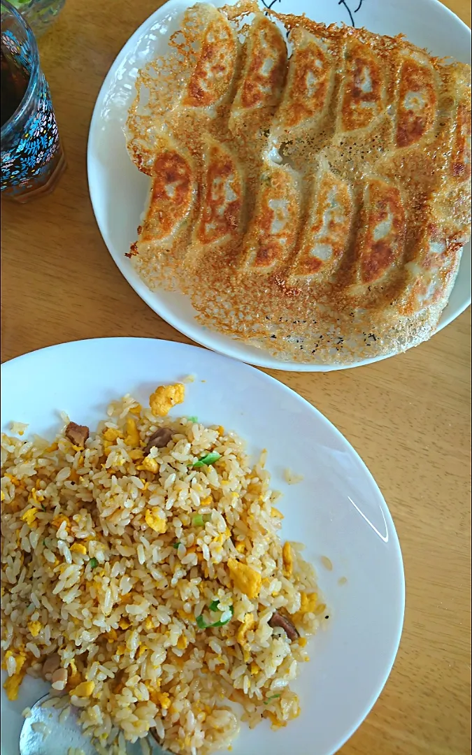 お昼は冷凍チャーハンと冷凍餃子|しまだ ちえこさん