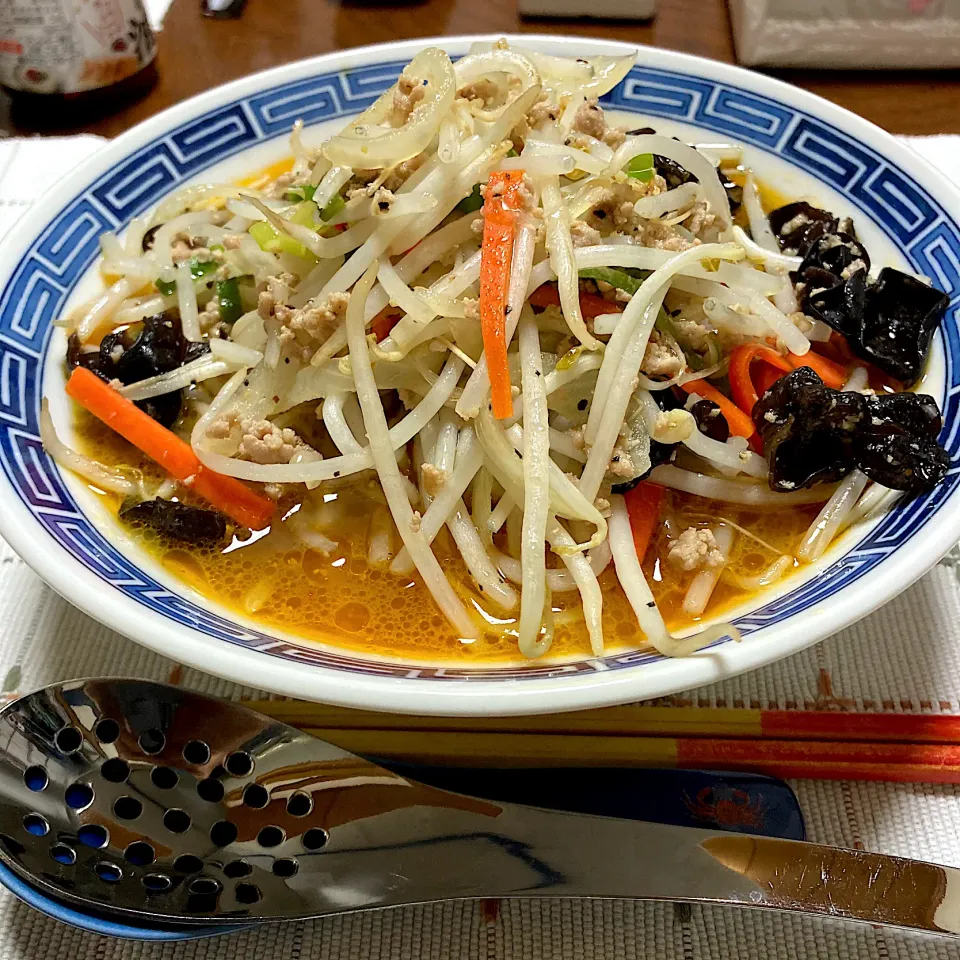 Snapdishの料理写真:もやしたっぷり味噌ラーメン|akkoさん