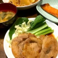 豚肩ロース生姜焼き、肉じゃが、えのきとワカメの味噌汁|ゆうこさん