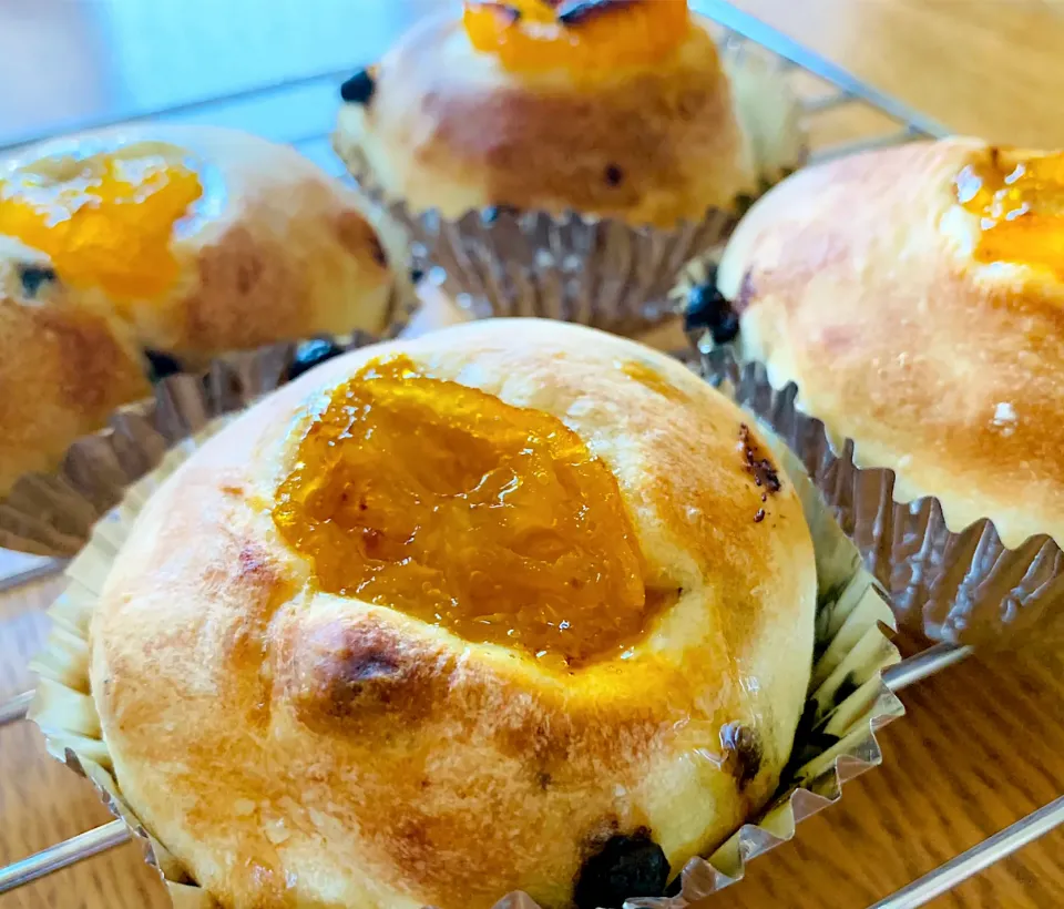 金柑甘露煮パン🥖手作り金柑甘露煮をリスドゥルで焼きました🍊生地にはチョコチップ入り|いちごさん