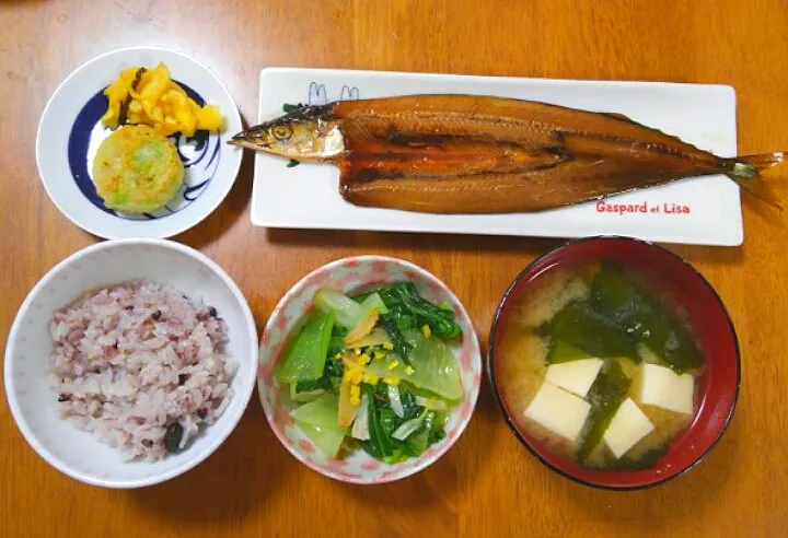 １２月２１日　燻製さんま　枝豆とれんこんの寄せあげ　はりはり大根　チンゲン菜のにんにく生姜蒸し　豆腐とわかめお味噌汁|いもこ。さん