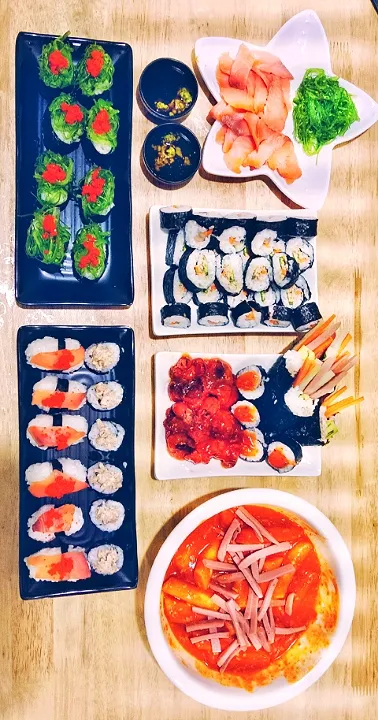 It's good to have a light dinner for having Sushi & Topokki 😃🍣🍲|Mel Emel Imeldaさん