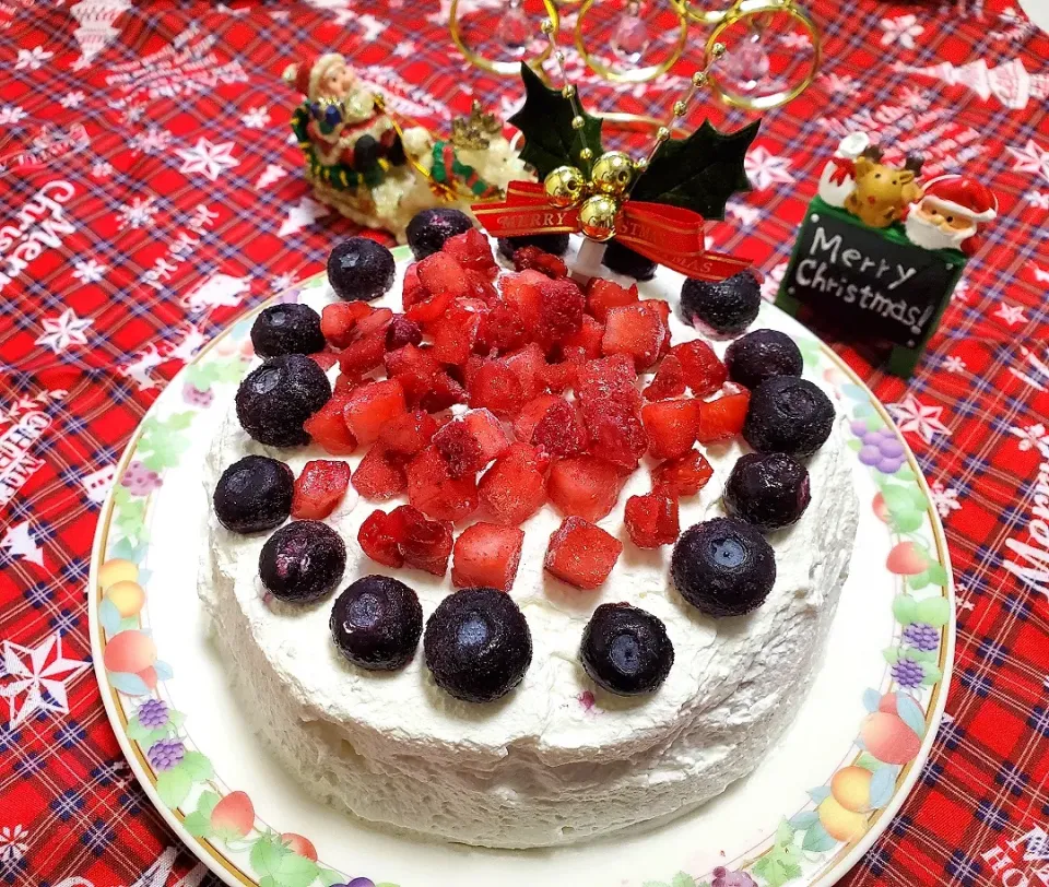 Snapdishの料理写真:ミックスベリーのクリスマスケーキ|バンビさん