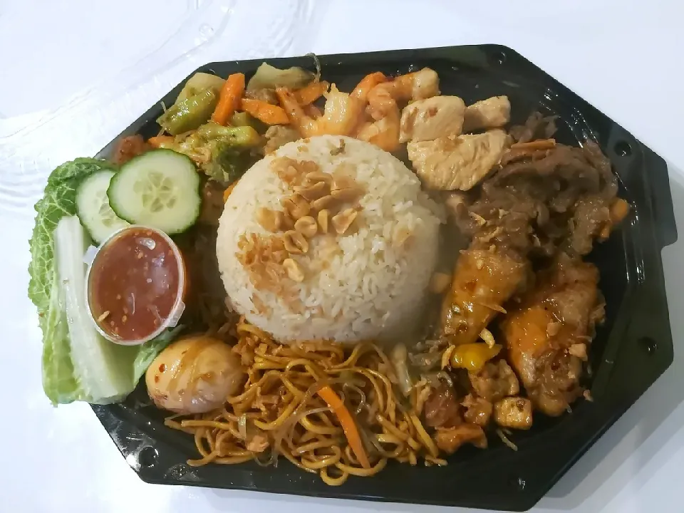 table du riz/ complète rice plate  ala Indonesia|Sari Cuisine Indonésieさん