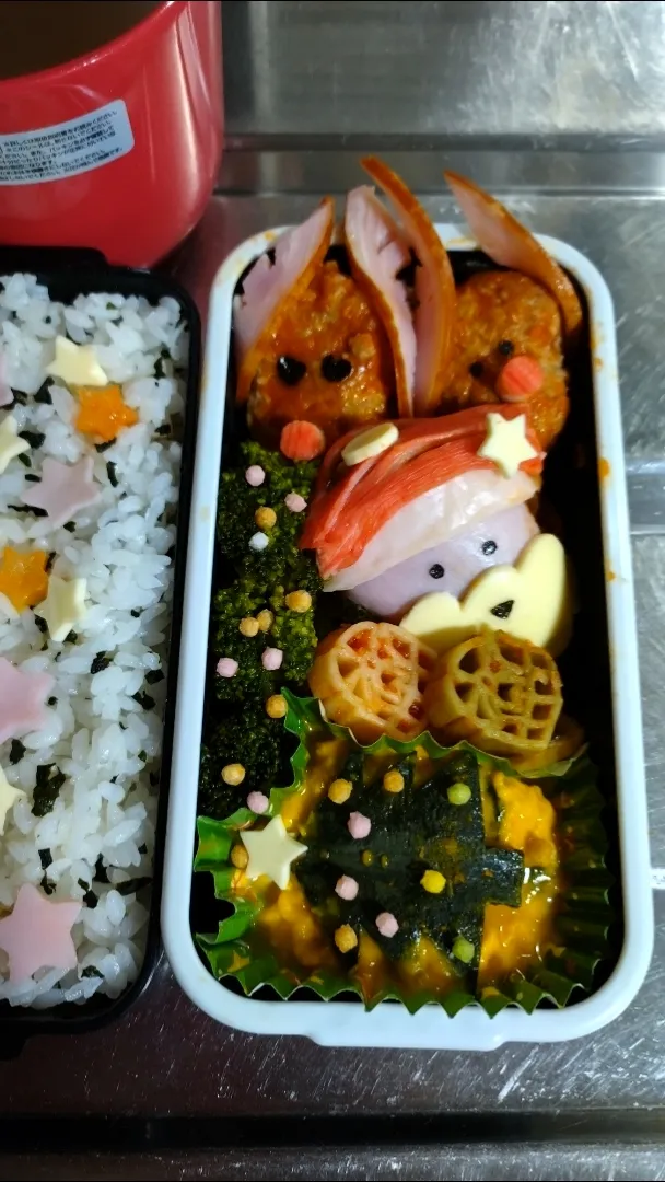 旦那弁当 2020/12/24
クリスマス弁当

カキ玉スープ
煮込みハンバーグ
味付けブロッコリー
トマトパスタ
蒸し卵
かぼちゃのサラダ|ユキヨメ♪さん