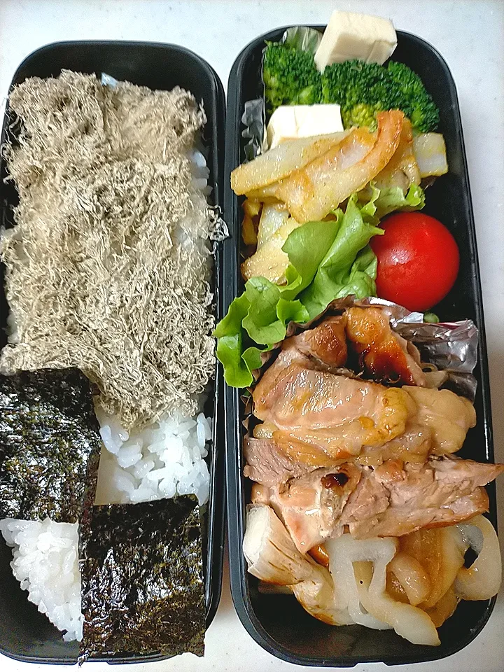 Snapdishの料理写真:鶏肉・玉ねぎ・ネギ焼き弁当
★レンコンカレー粉焼き|芽亜里さん