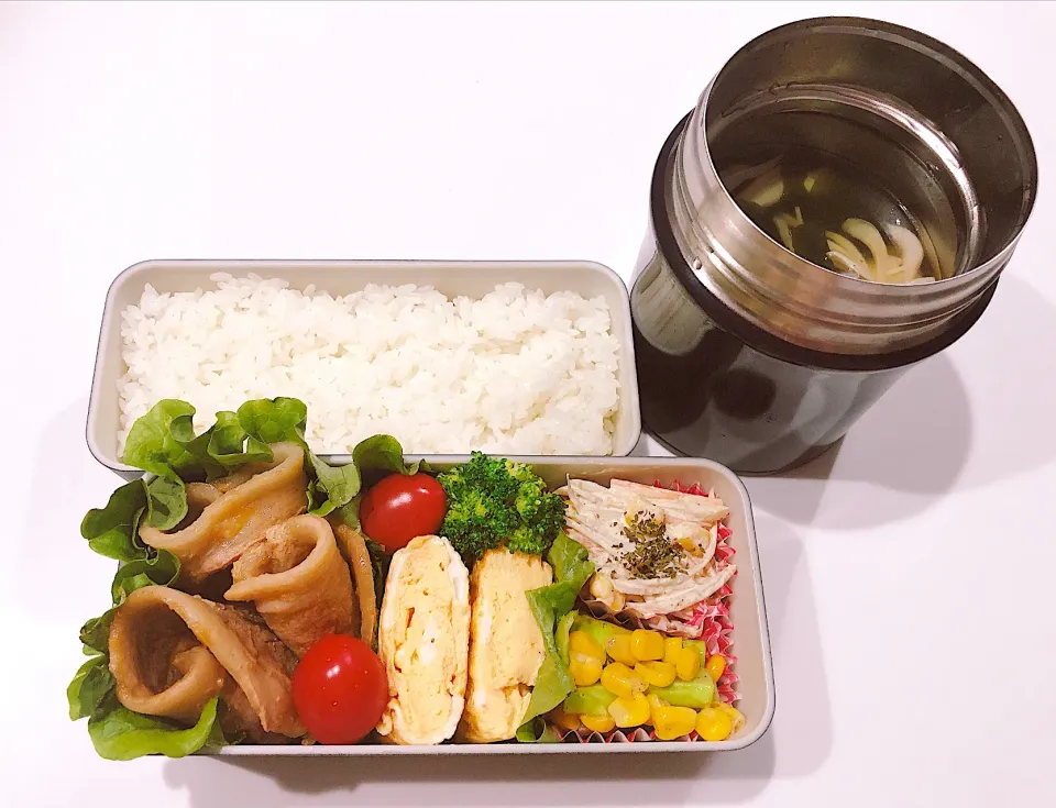 旦那さんへのお弁当＊豚の生姜焼き/だし巻き卵/ブロッコリーコーンのバター炒め/ごぼうサラダ／きのこわかめスープ＊|yuriさん