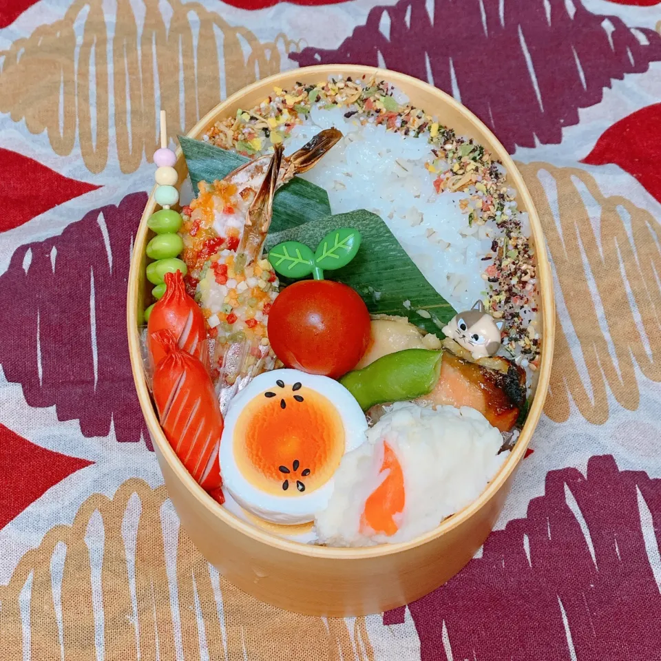 Snapdishの料理写真:今日の旦那のお弁当は、五色あられつみれ海老フライにしました^ ^|ヤマネコさん