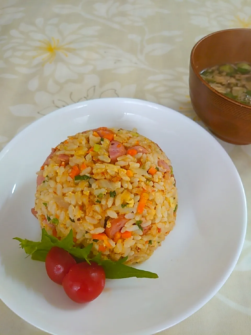 炒飯と味噌汁

味噌汁は年に何回かしか飲みませ～ん。何回めかしらねー😅|🍒ふみりん🍒さん