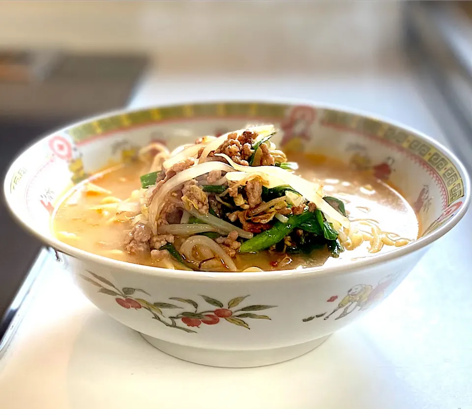 味噌ラーメンにもやしのピリ辛炒め|かっちゃん杉さん