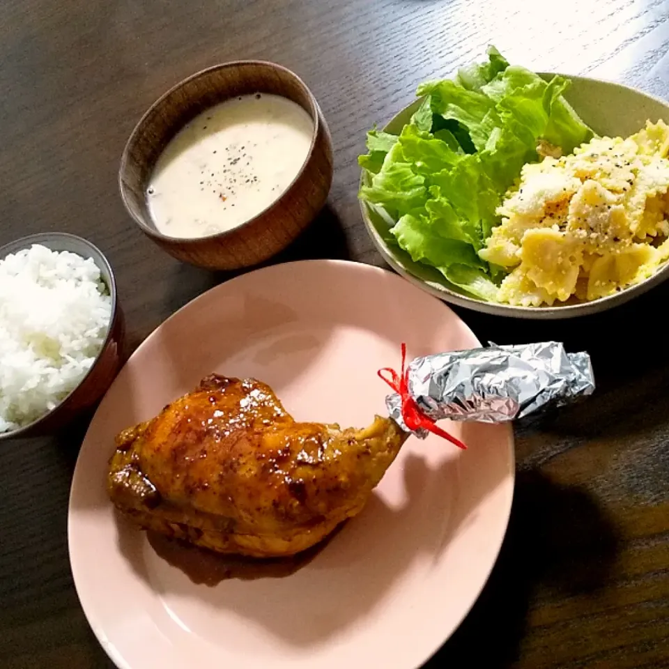 夕飯
チキン🍗サラダ🥗クラムチャウダー🦪|じょうさん