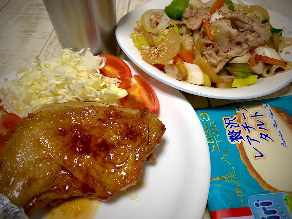 今日の男飯は、大根と長ネギをもらったので、ゴマ油で炒めてチキンは惣菜を買って来てプチくり気分( ﾟ∀ ﾟ)|ひーちゃんさん