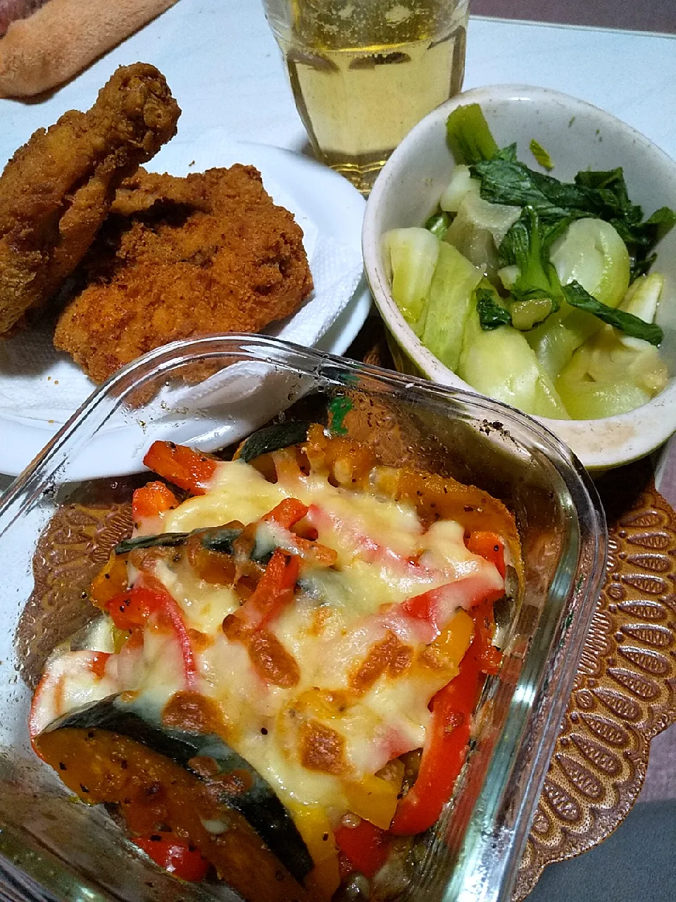 Snapdishの料理写真:今日の晩御飯
※バターソテーかぼちゃとパプリカのチーズ焼き
※ニチレイの冷凍フライドチキン
※チンゲン菜の柚子胡椒お浸し
※スパークリングワイン|れあMIXさん