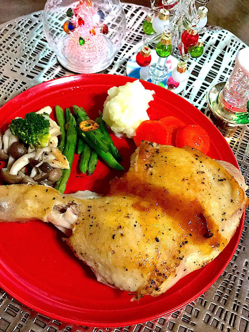 フライパンで骨付きもも肉のローストチキン🎄|🌺🌺Foodie🌺🌺さん