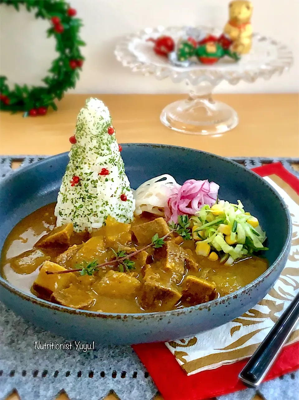 牛タンカレーと野菜ピクルスのクリスマスプレート🎄|ゆーこどんさん