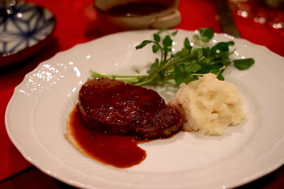 Snapdishの料理写真:クリスマス　牛肉赤ワイン煮込み|かおりん✴︎❤︎さん