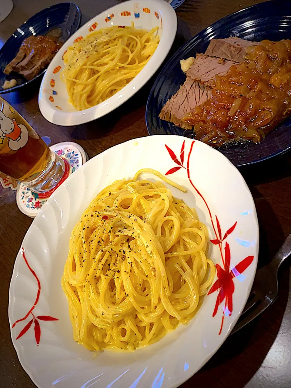 Snapdishの料理写真:ローストビーフ　玉ねぎジャポネソース　ホースラディッシュ添え　カルボナーラ🍝　アイスティー🍹|ch＊K*∀o(^^*)♪さん