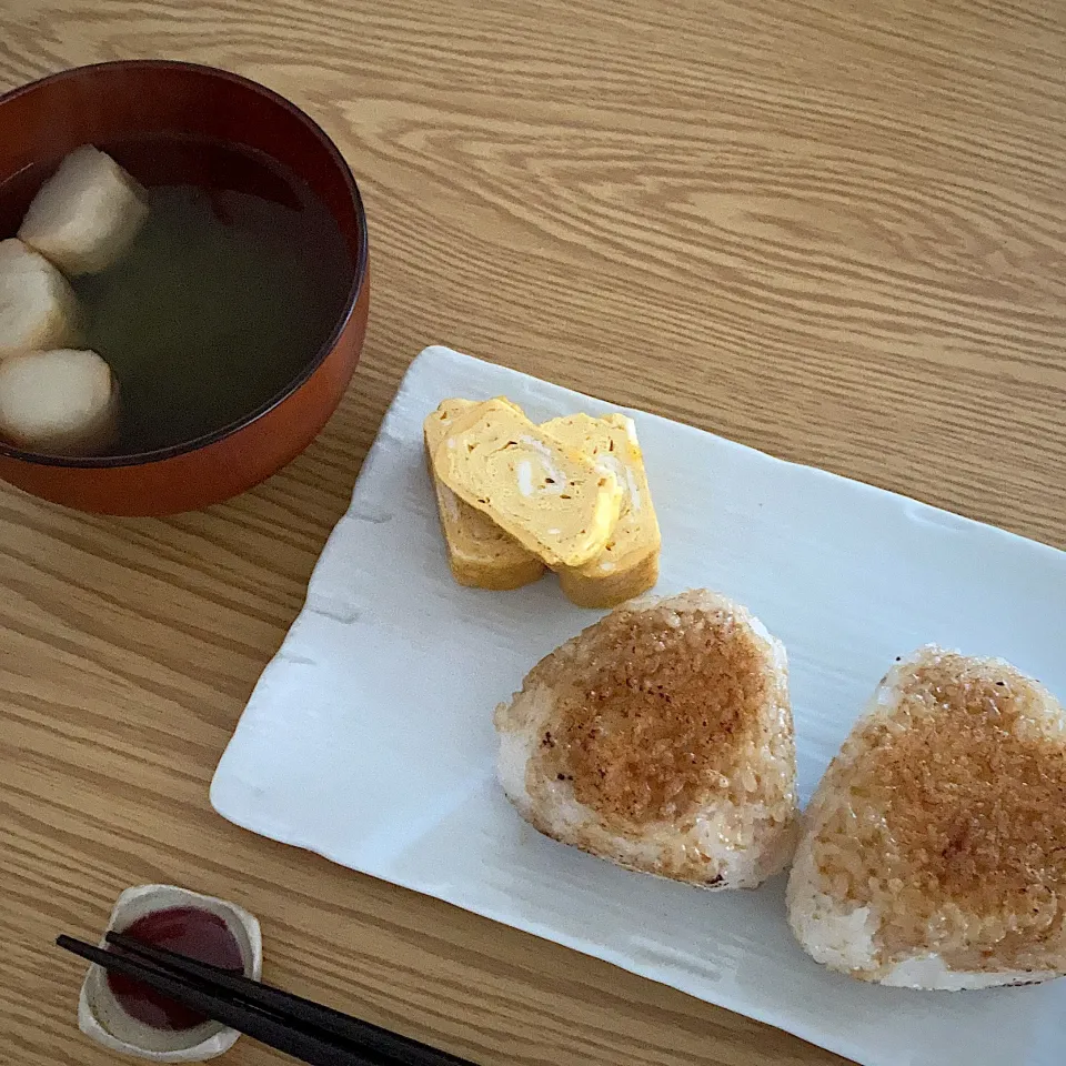 焼きおにぎり、玉子焼き、とろろと麩のお吸い物|ツインうさぎさん