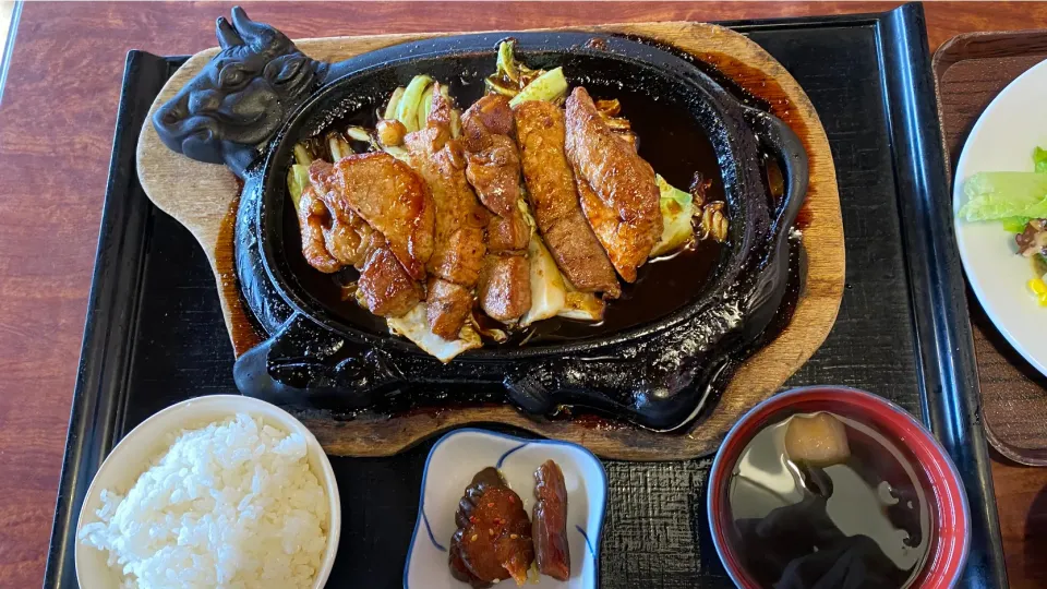 Snapdishの料理写真:和風レストランみよしのとんてきランチ|Morito Kamiyaさん