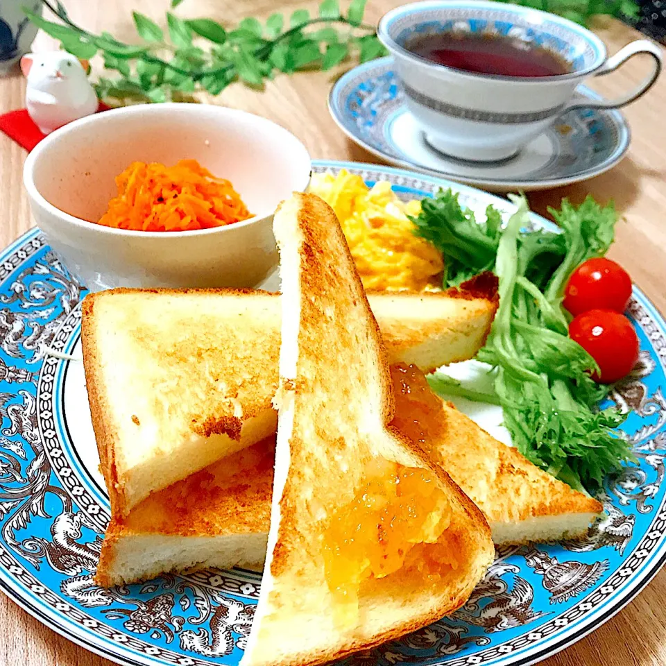 ☕️紅茶と🍞🥗マーマレードトーストのワンプレートモーニング😋|Sの食卓さん