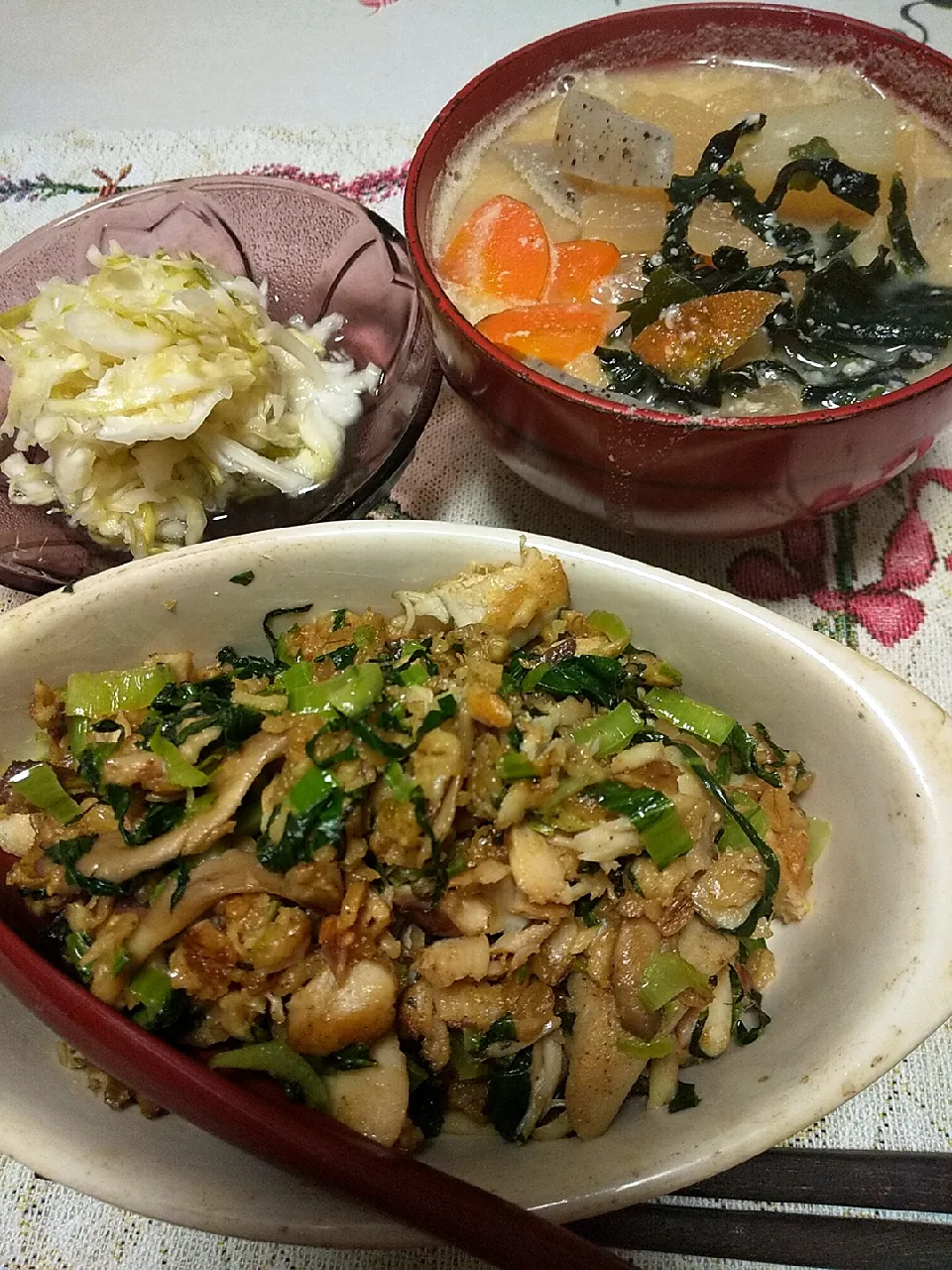 今日のお昼
※オートミールチャーハン～塩サバと小松菜とまいたけ
※粕汁
※酢キャベツ|れあMIXさん