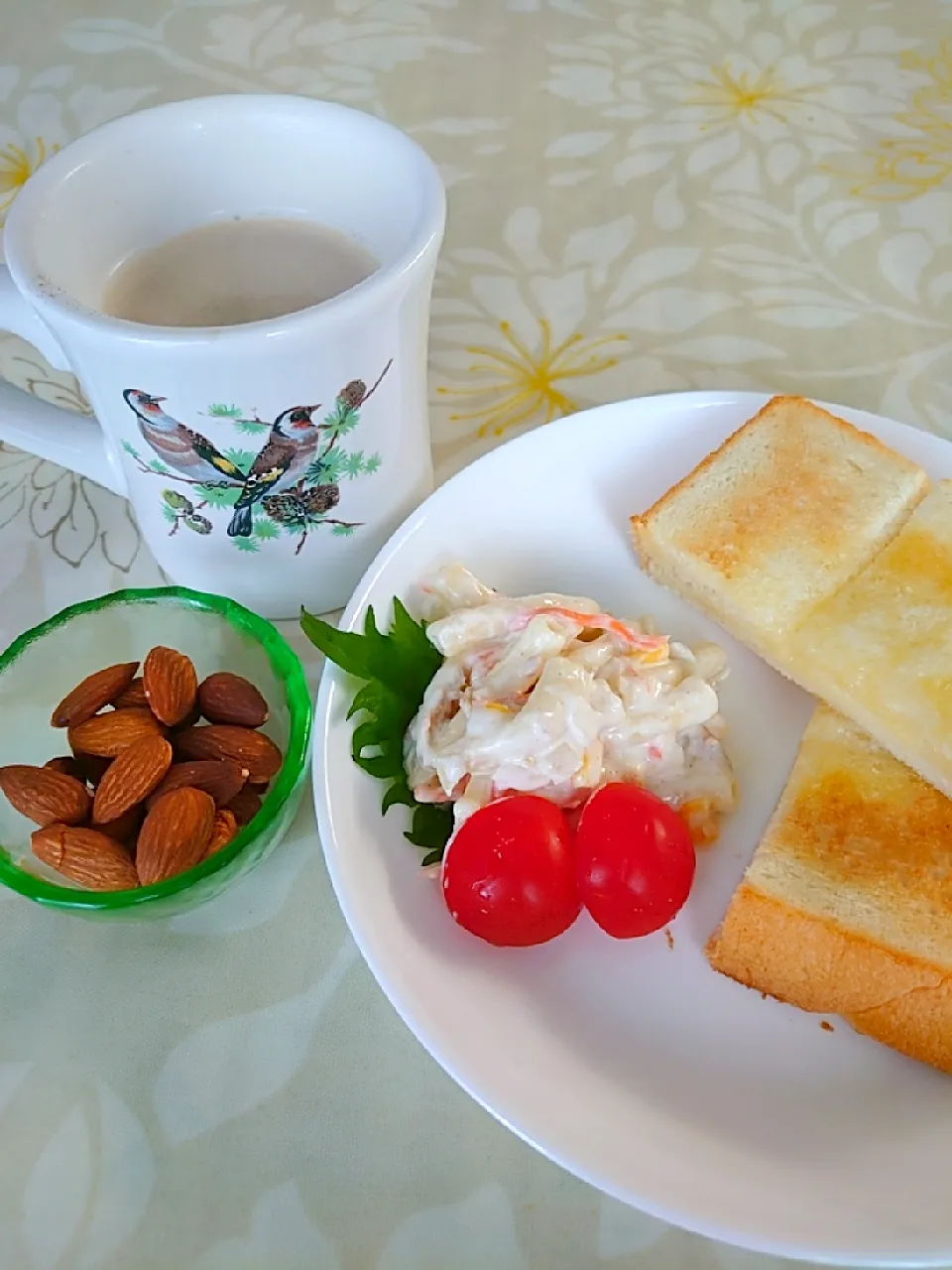 遅くなりました。
朝食みたいな昼ごはん|🍒ふみりん🍒さん