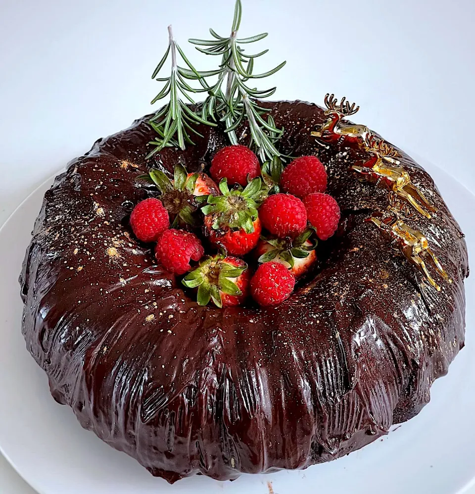 Double chocolate Bundt cake with dark chocolate ganache|12Dragonさん