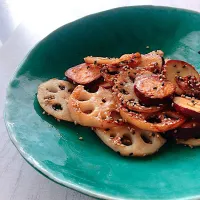 ともさんの料理 薩摩芋と蓮根のデパ地下風〜味見のつもりが本気食い、美味すぎてどうにも止まらず、ちょっぴりの撮影😹