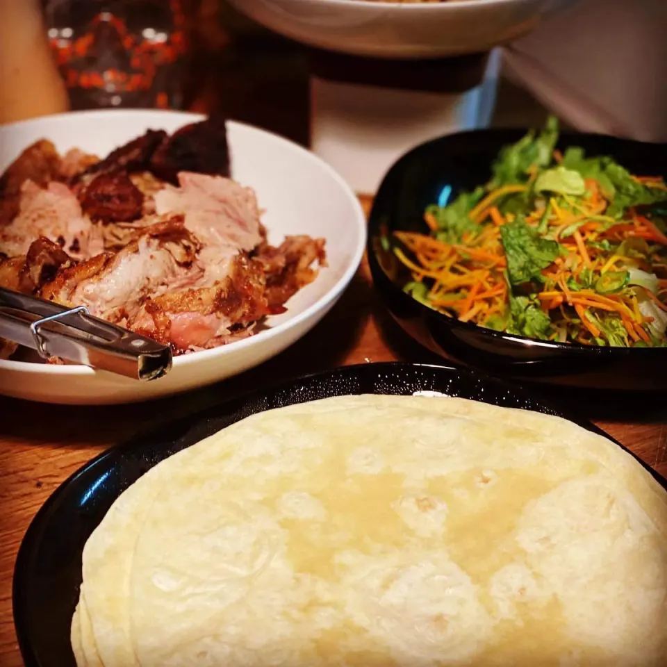 Snapdishの料理写真:Marinated Whole Duck Roasted in Cajun Spice served with Flour Tortillas and Salad with hot sauce 🌶 Egg an Lettuce Fried Rice with Prawns 🍤 
Late Christmas Din|Emanuel Hayashiさん