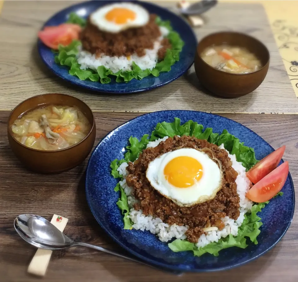 Snapdishの料理写真:なんちゃてハンバーグ〜夕飯|チムニーさん