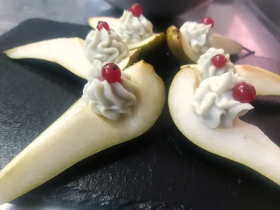 pears & gorgonzola|Coman Anamariaさん