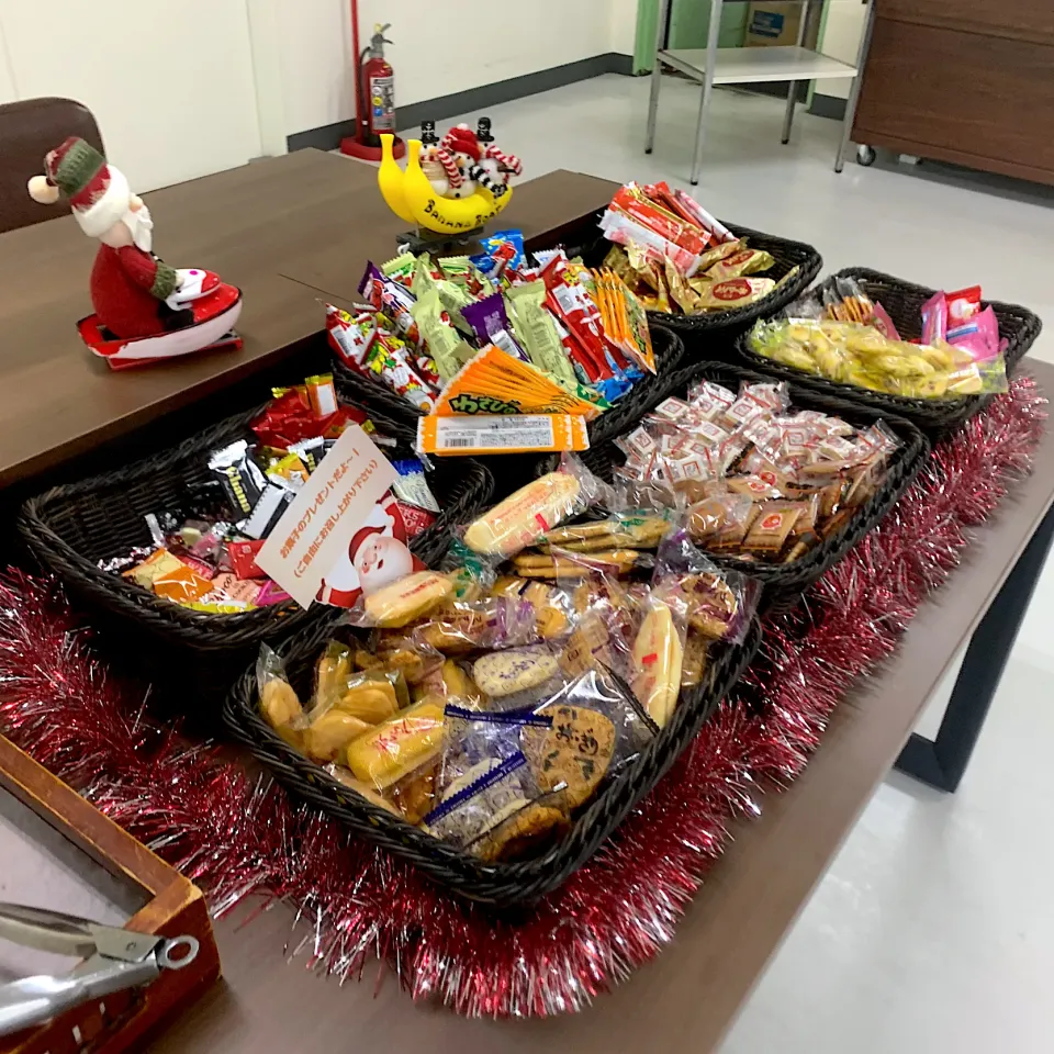 Snapdishの料理写真:Xmas お菓子buffet ANA Intercontinental Ishigaki Island Resort Hotel|dabasyuさん