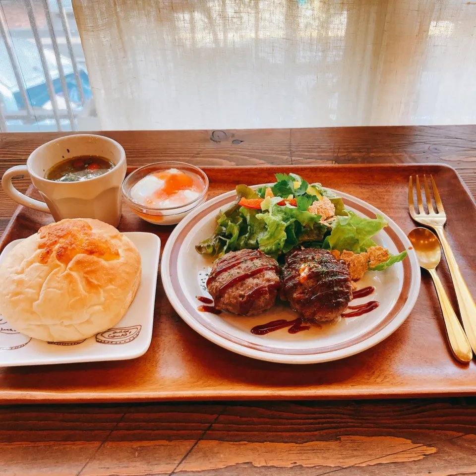 チーズハンバーグのパンプレート🥖🍴|ちゃみこさん