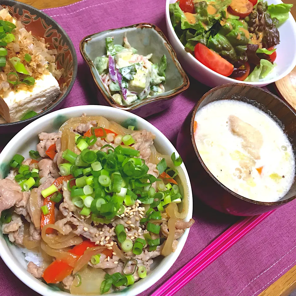 豚肉とパプリカの中華丼|トッチーさん