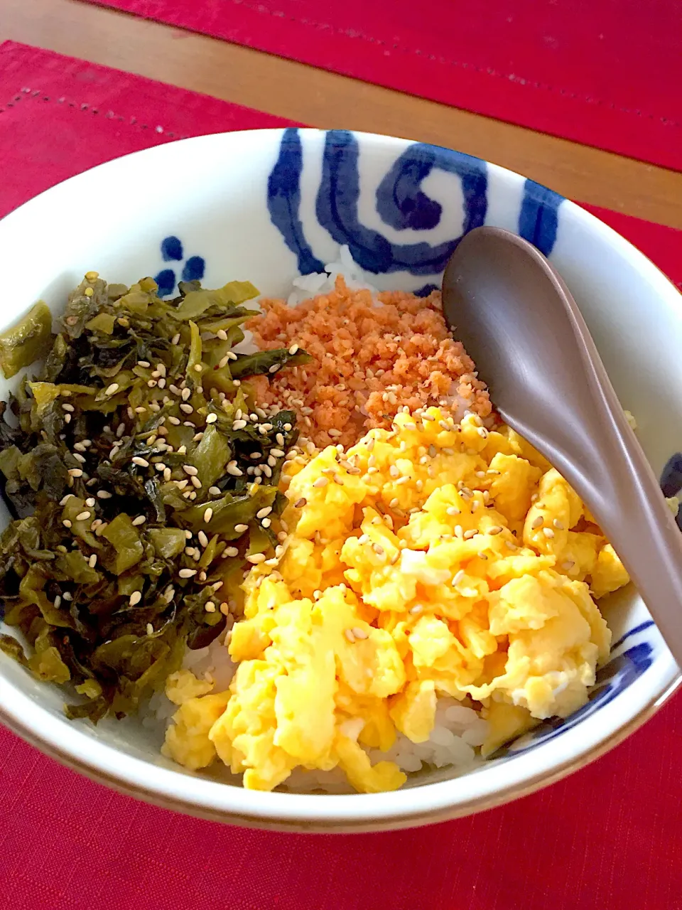 三色丼🍀|おかちさん